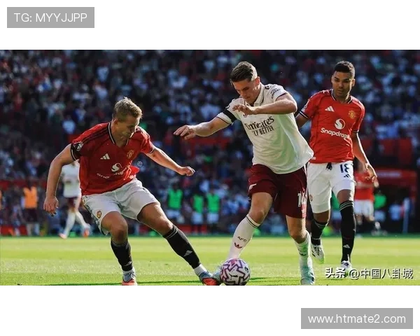 曼联防线失误频繁:近期关键阶段表现稳定性承压 曼联防线失误频繁:近期关键阶段表现稳定性承压